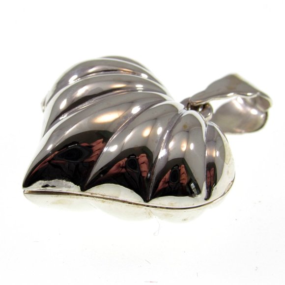 Solid 925 Sterling Silver Scalloped Clamshell Heart Keepsake Locket Pendant - Picture 3 of 6